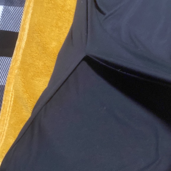 Black dress with slit up leg - Picture 3 of 6